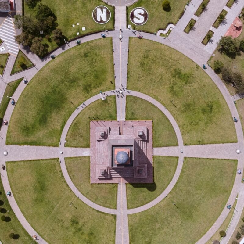 Ecuador - Ciudad Mitad Del Mundo