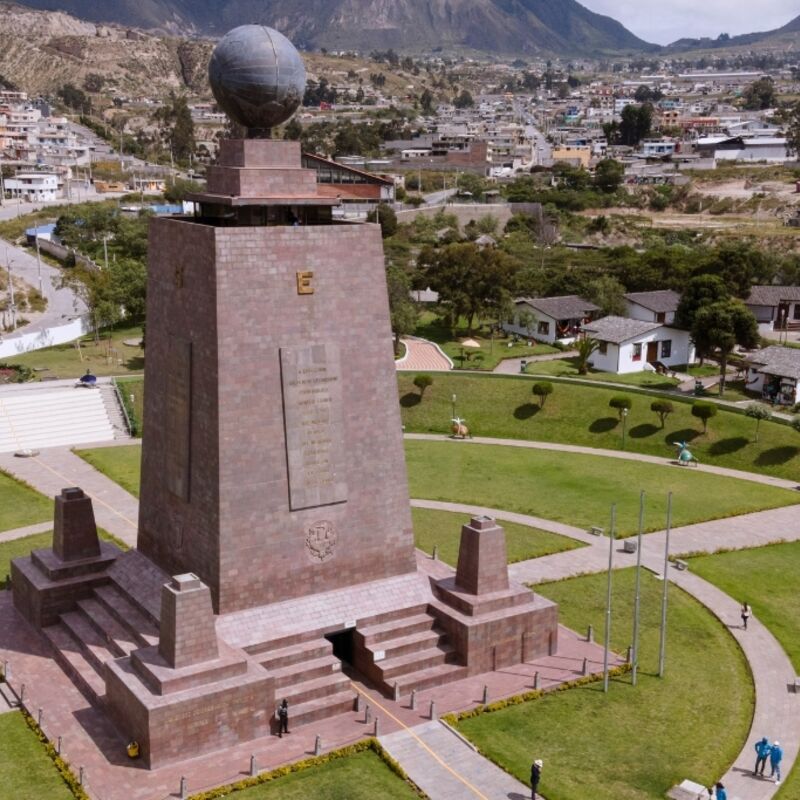 Ecuador - Ciudad Mital Del Mundo